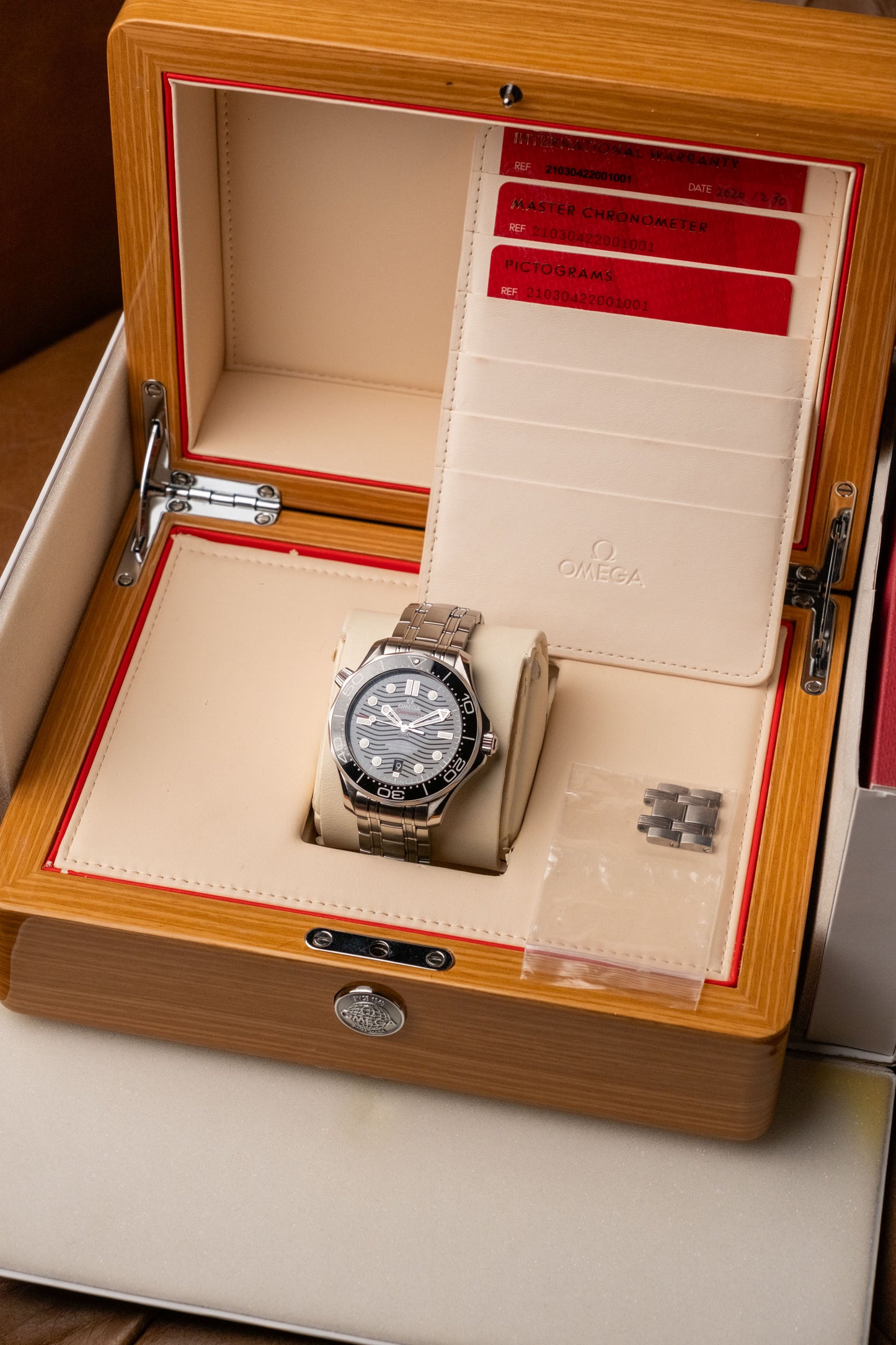 2020 Omega Seamaster Diver 300M 210.30.42.20.01.001 — photo 8