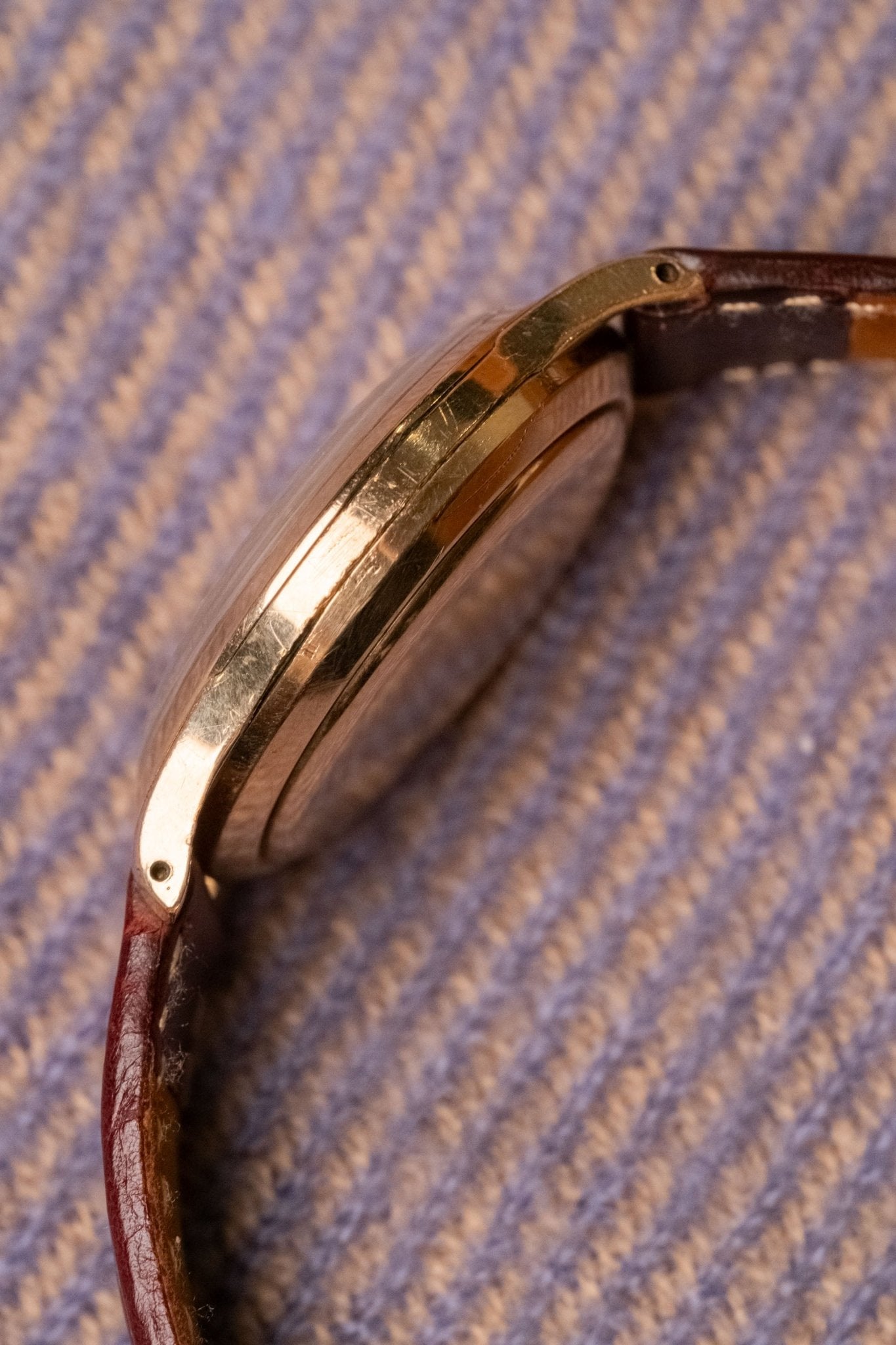 1960s IWC Schaffhausen Cal. 8531 Automatic case profile side view