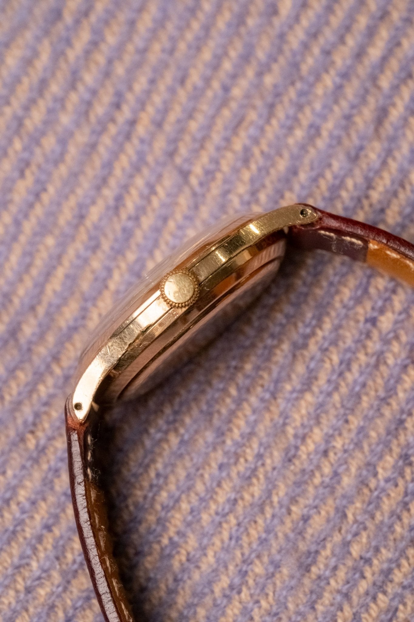 1960s IWC Schaffhausen Cal. 8531 Automatic case profile side view