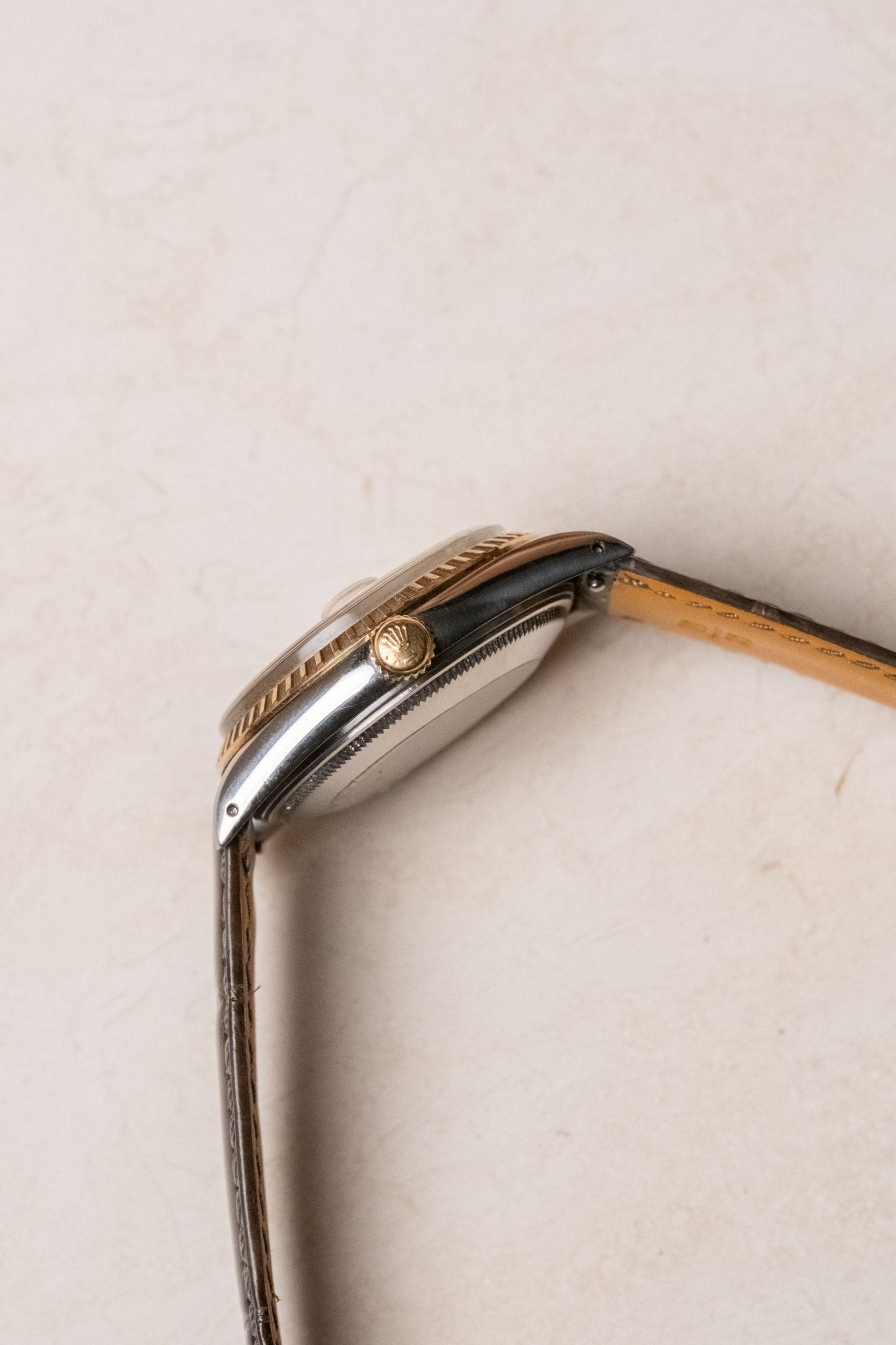 1982 Rolex Oyster-Perpetual Date Champagne 15053 case profile side view
