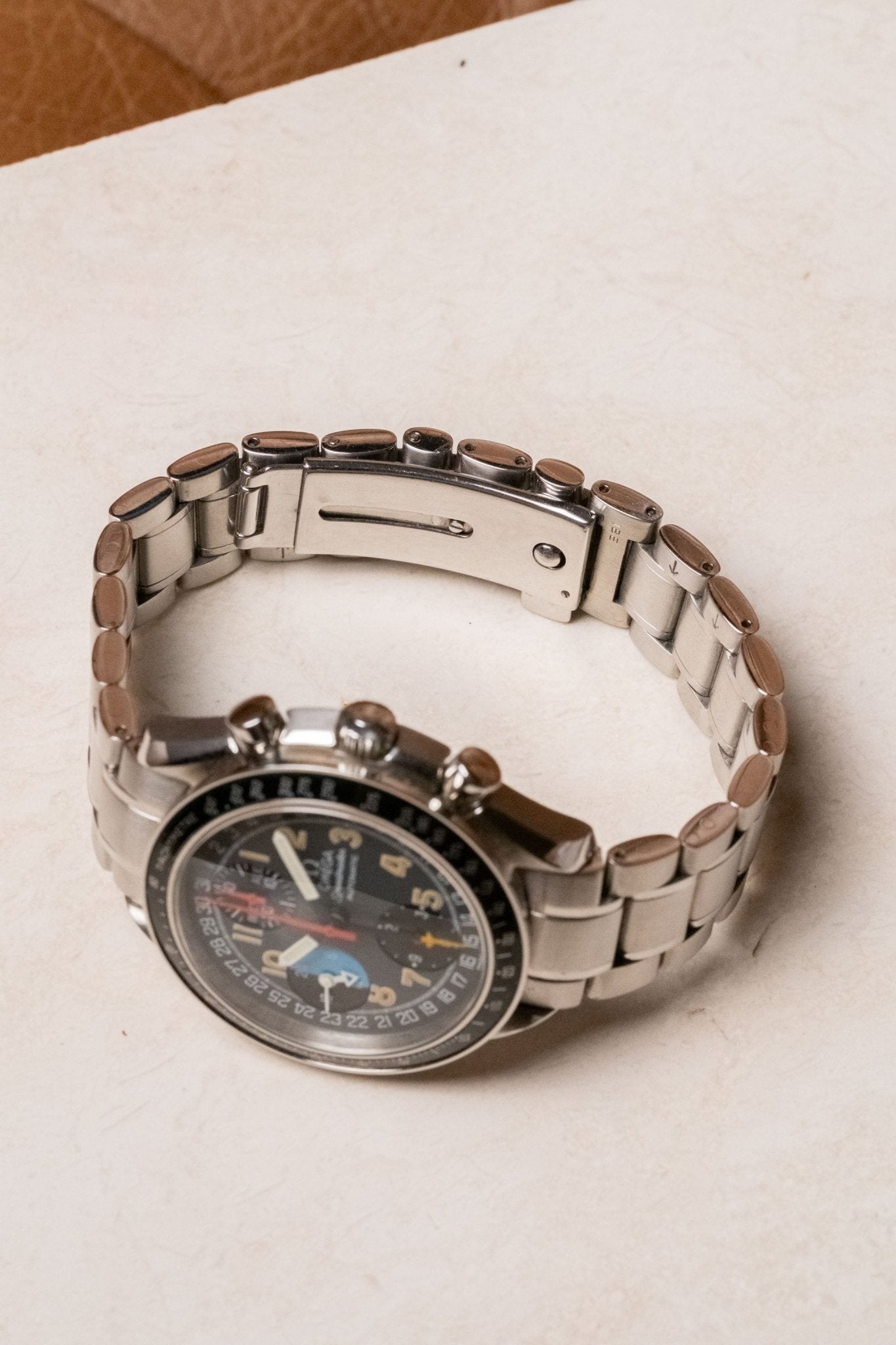 1993 OMEGA Speedmaster Triple Day-Date Mk40 case profile side view