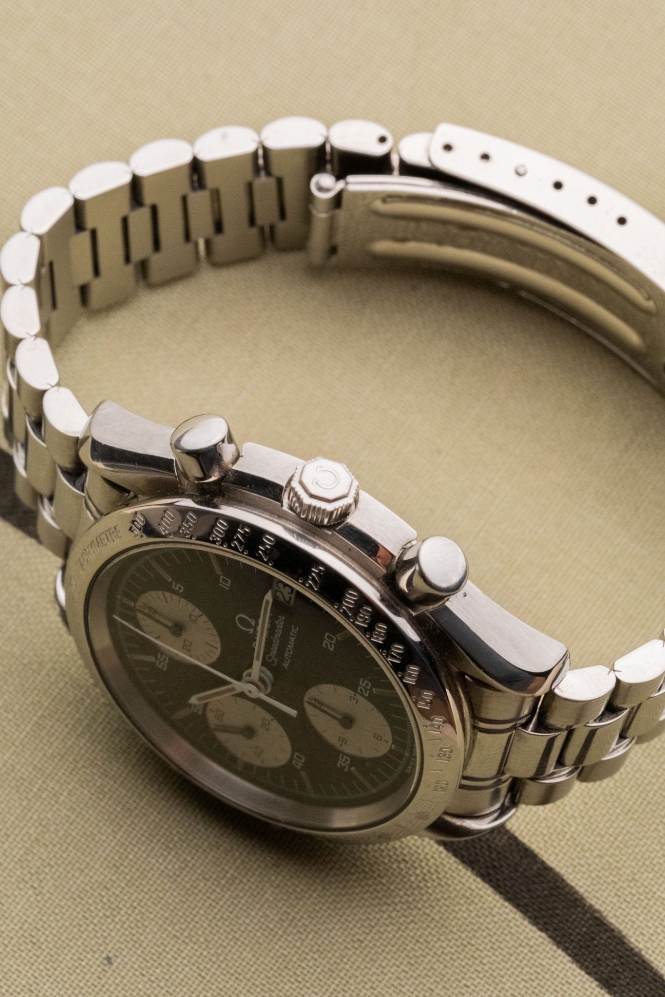 1994 Omega Speedmaster Date 3511.5 case profile side view
