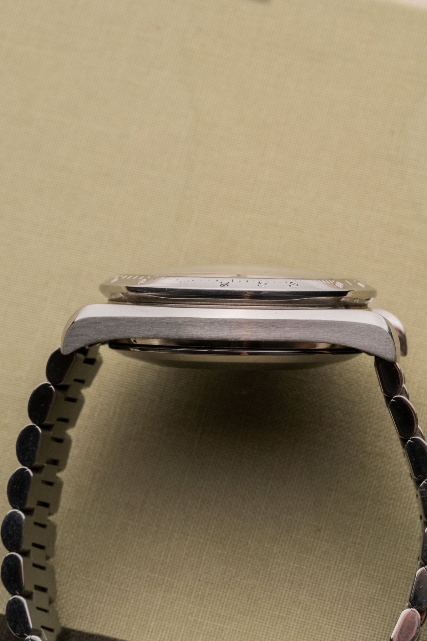 1994 Omega Speedmaster Date 3511.5 case profile side view