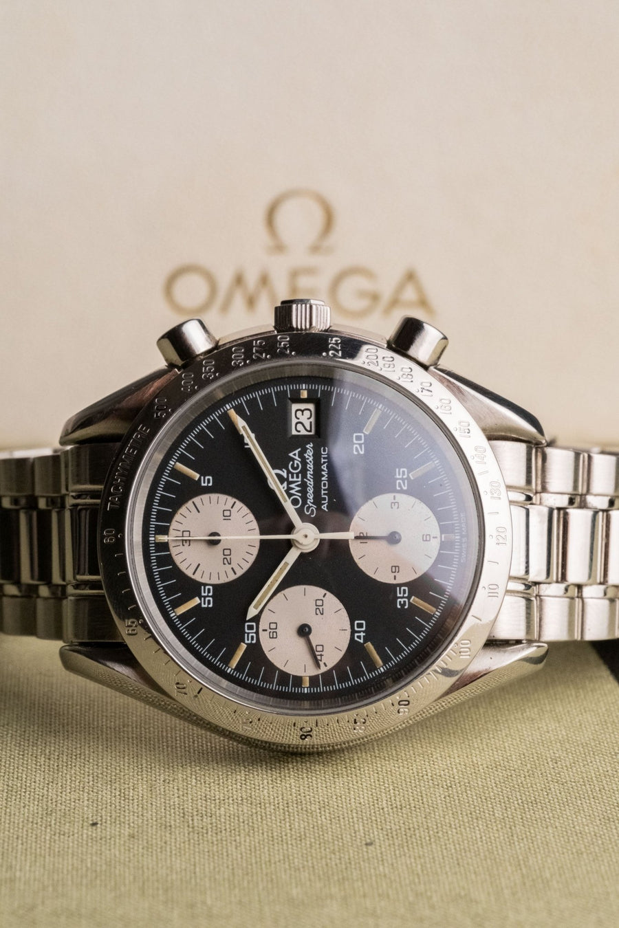 1994 Omega Speedmaster Date 3511.5 dial detail close-up