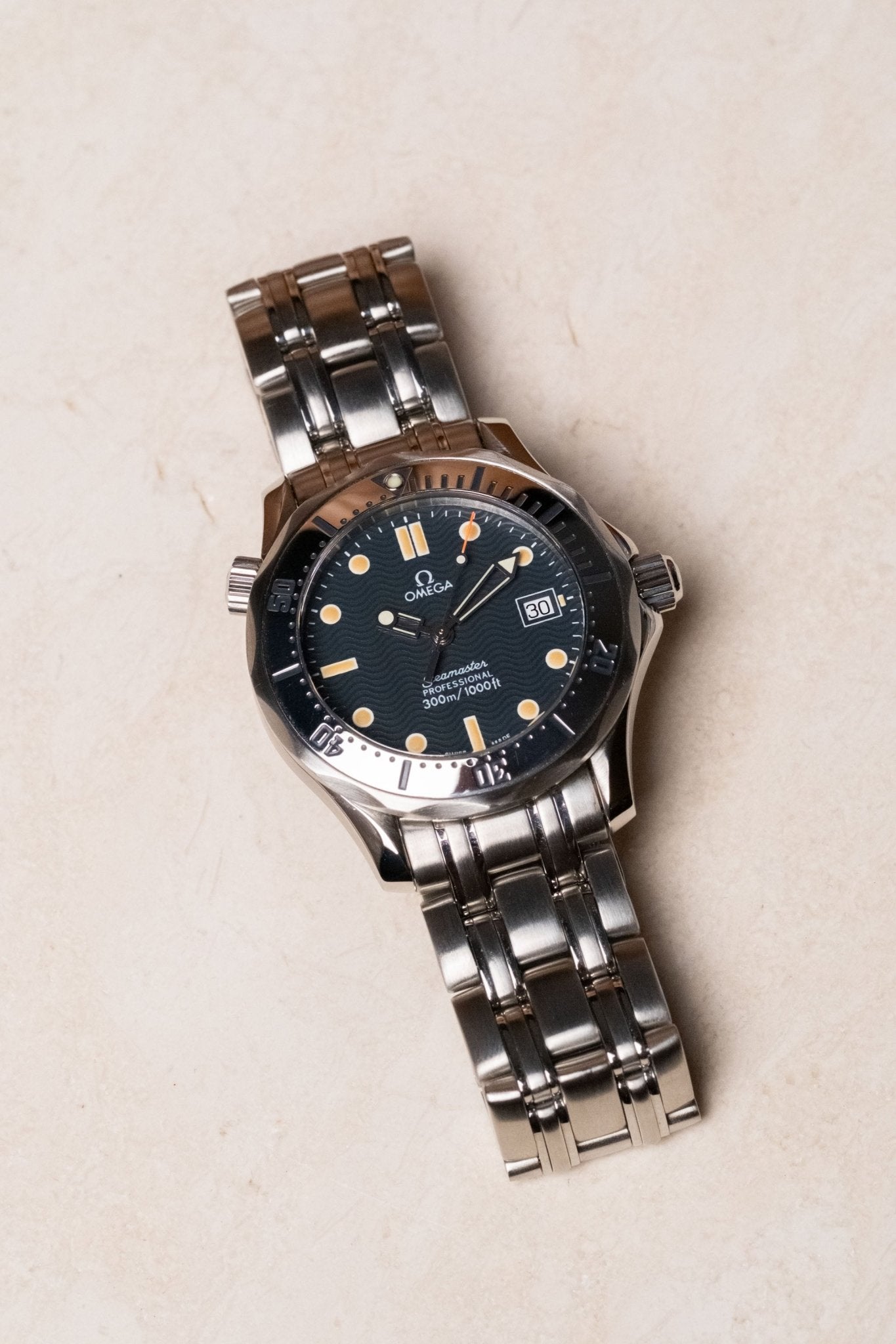 1995 OMEGA Seamaster Diver 300M Professional Mid Size 36mm Quartz Date Ref 2562.80 - Wristory