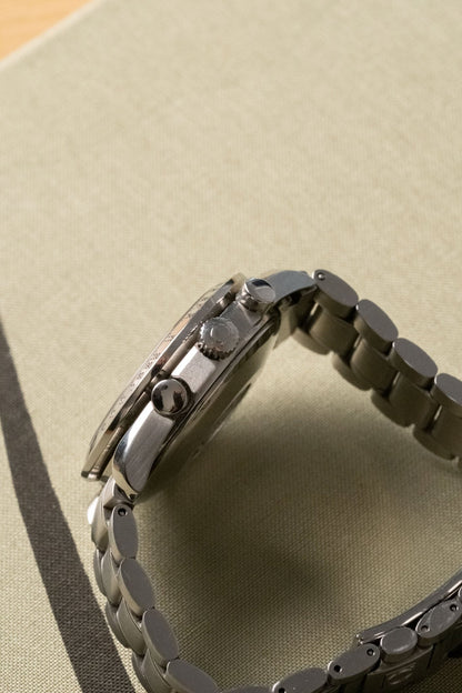 1998 OMEGA Speedmaster Day-Date 3523.8 case profile side view