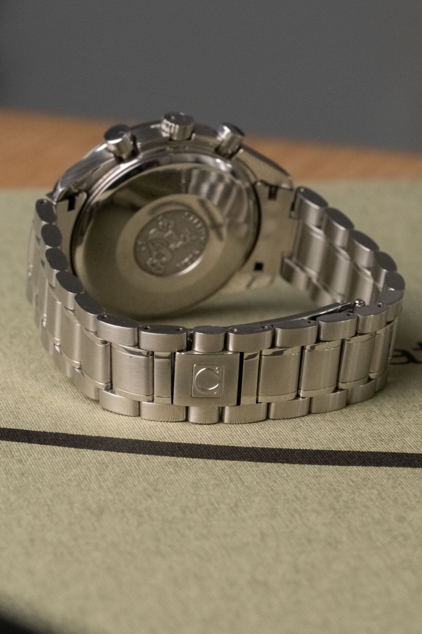 1998 OMEGA Speedmaster Day-Date 3523.8 Details