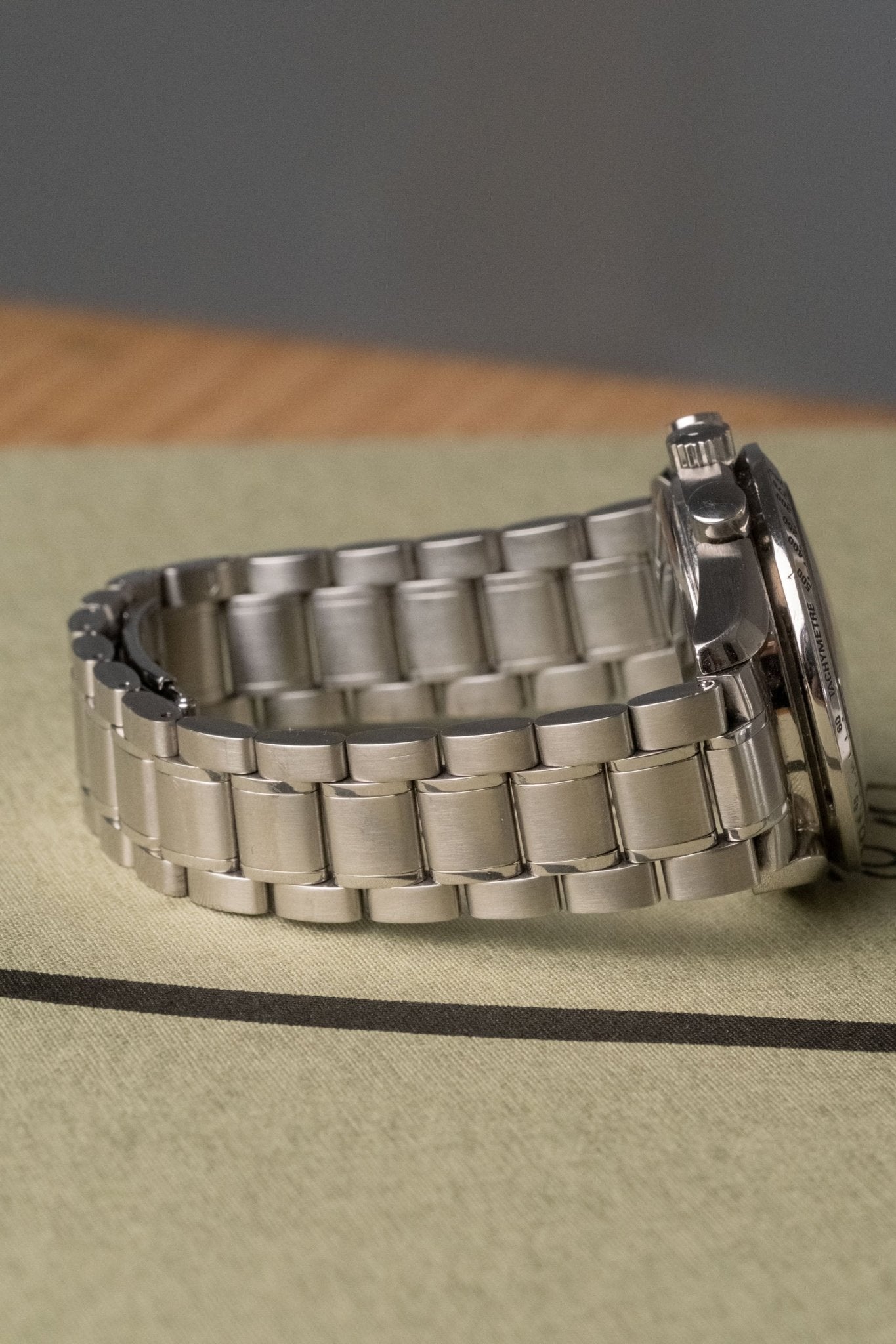 1998 OMEGA Speedmaster Day-Date 3523.8 Details