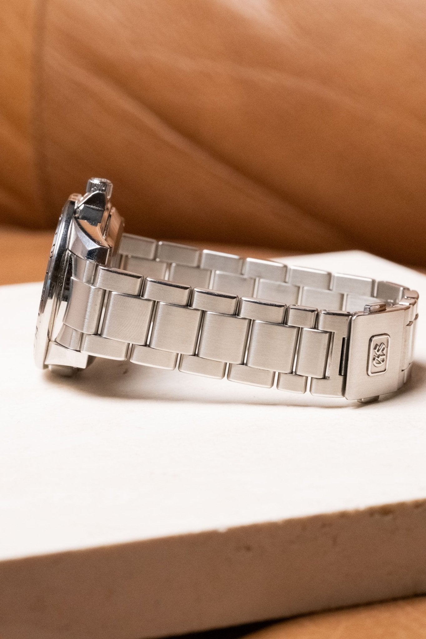 2014 Grand Seiko GMT Polar White Dial SBGM025 Details
