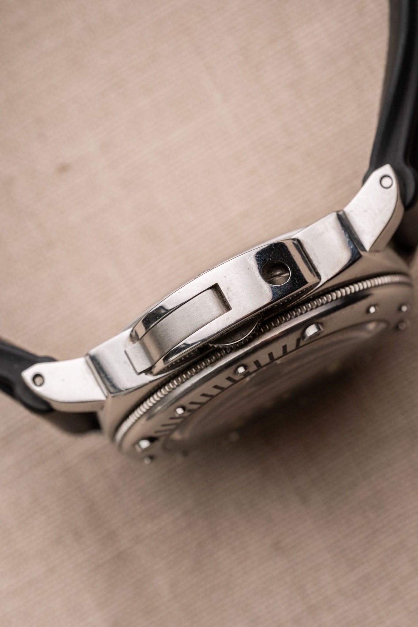 2014 Officine Panerai Luminor Submersible PAM00024 case profile side view