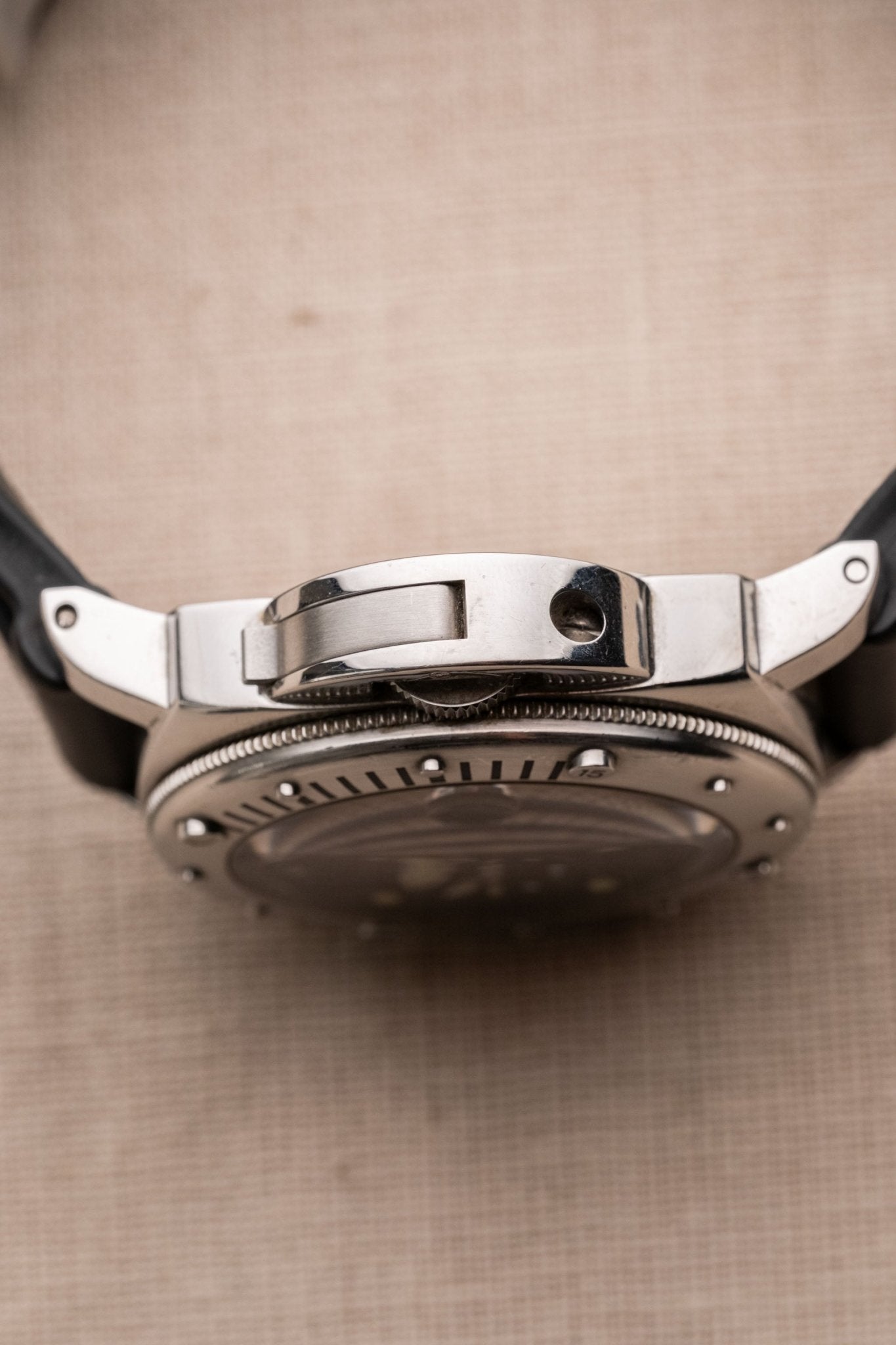 2014 Officine Panerai Luminor Submersible PAM00024 case profile side view