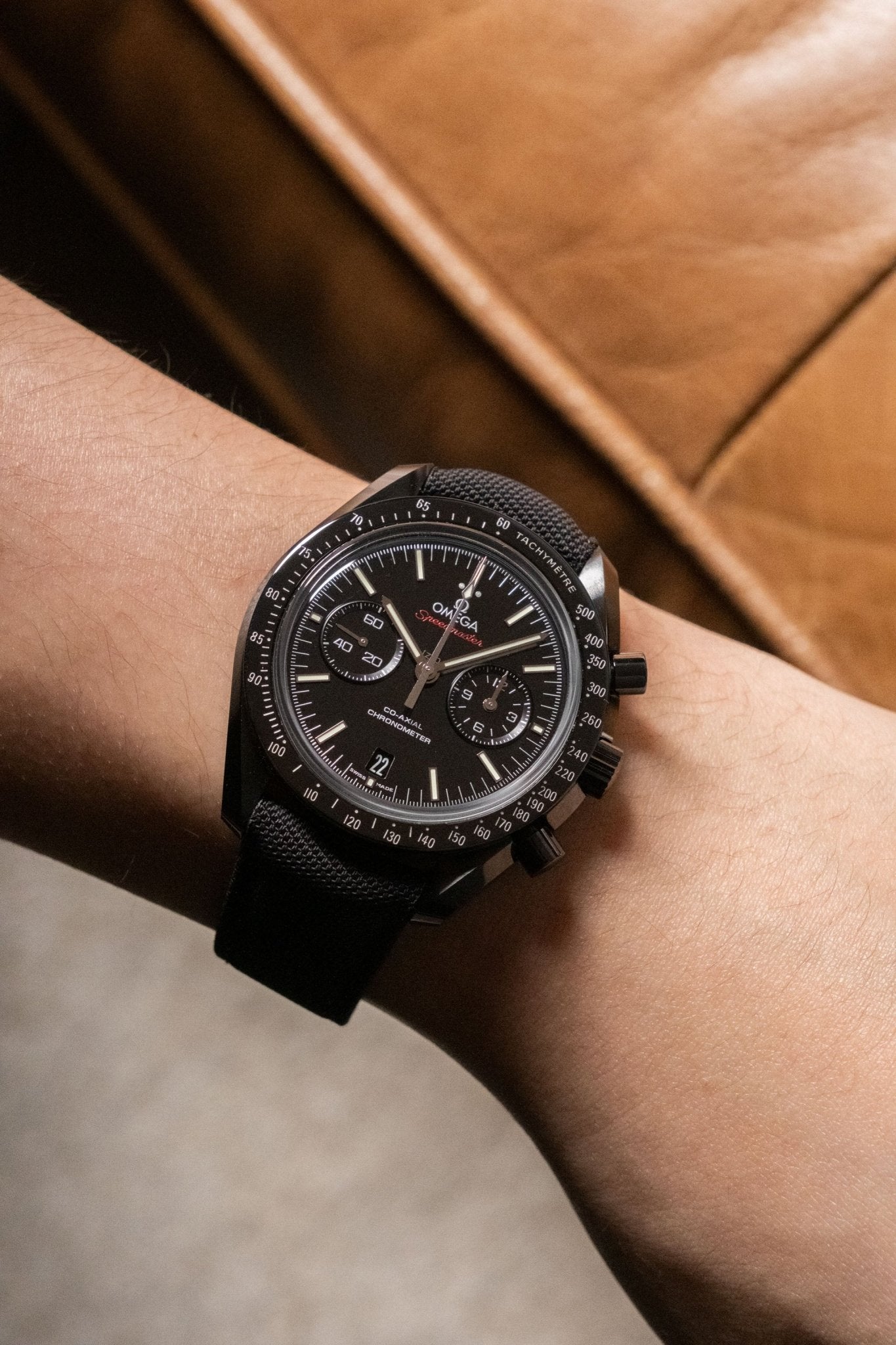 2014 OMEGA Speedmaster Ceramic OG “Dark Side of the Moon” 311.92.44.51.01.003 Details