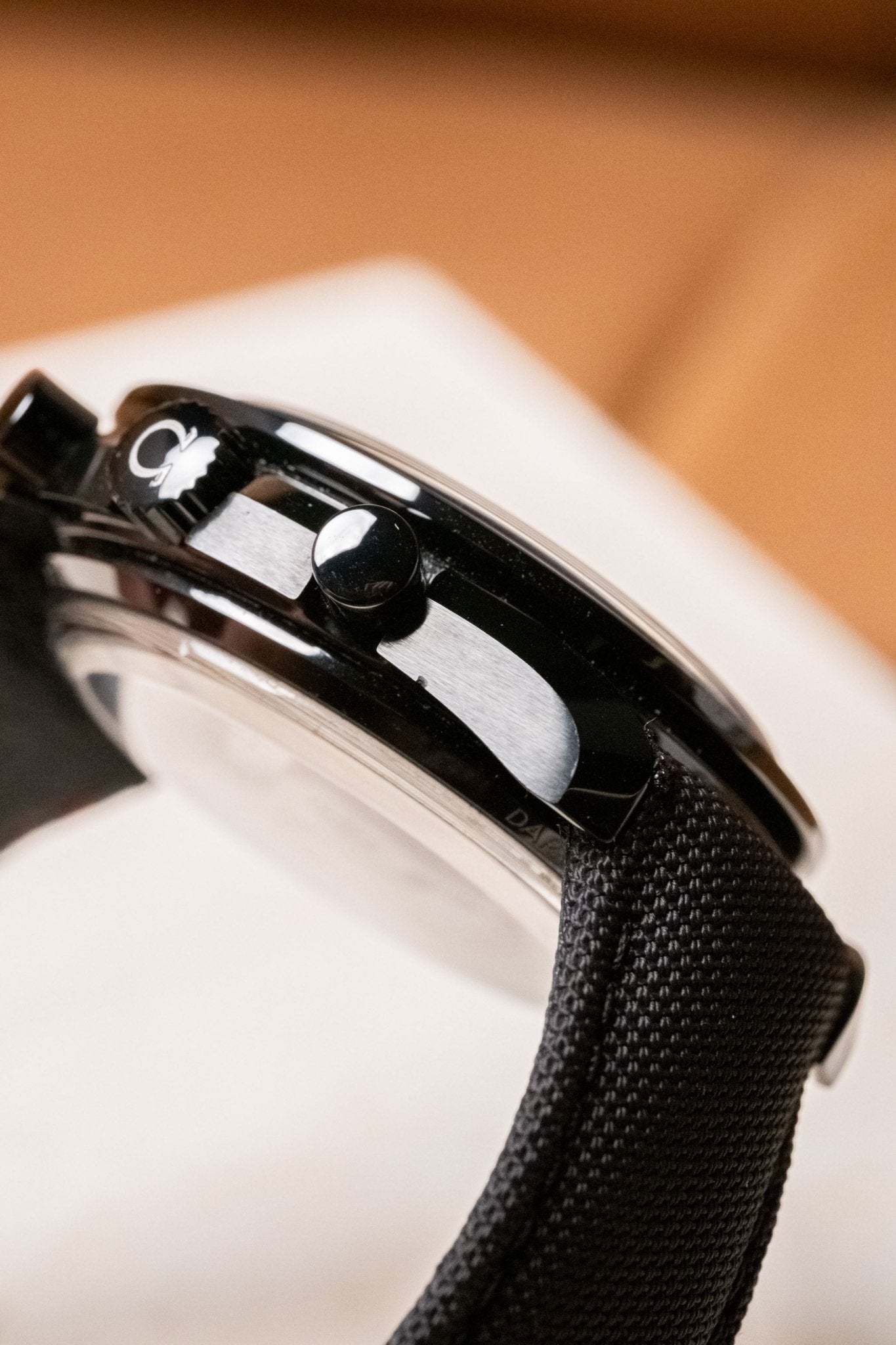 2014 OMEGA Speedmaster Ceramic OG “Dark Side of the Moon” 311.92.44.51.01.003 case profile side view