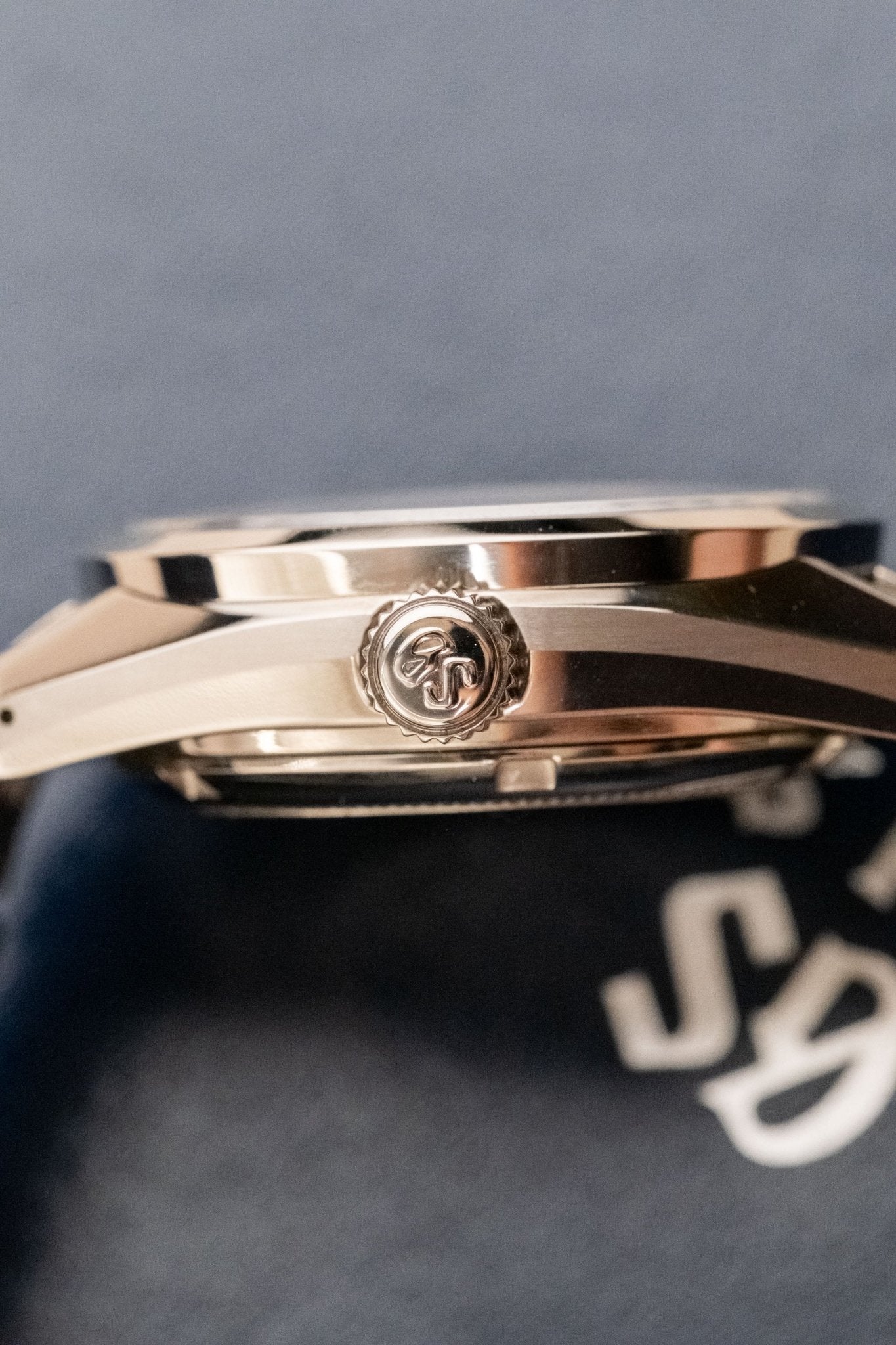 2019 Grand Seiko Heritage Collection Hi-Beat GMT “Black Teak” case profile side view