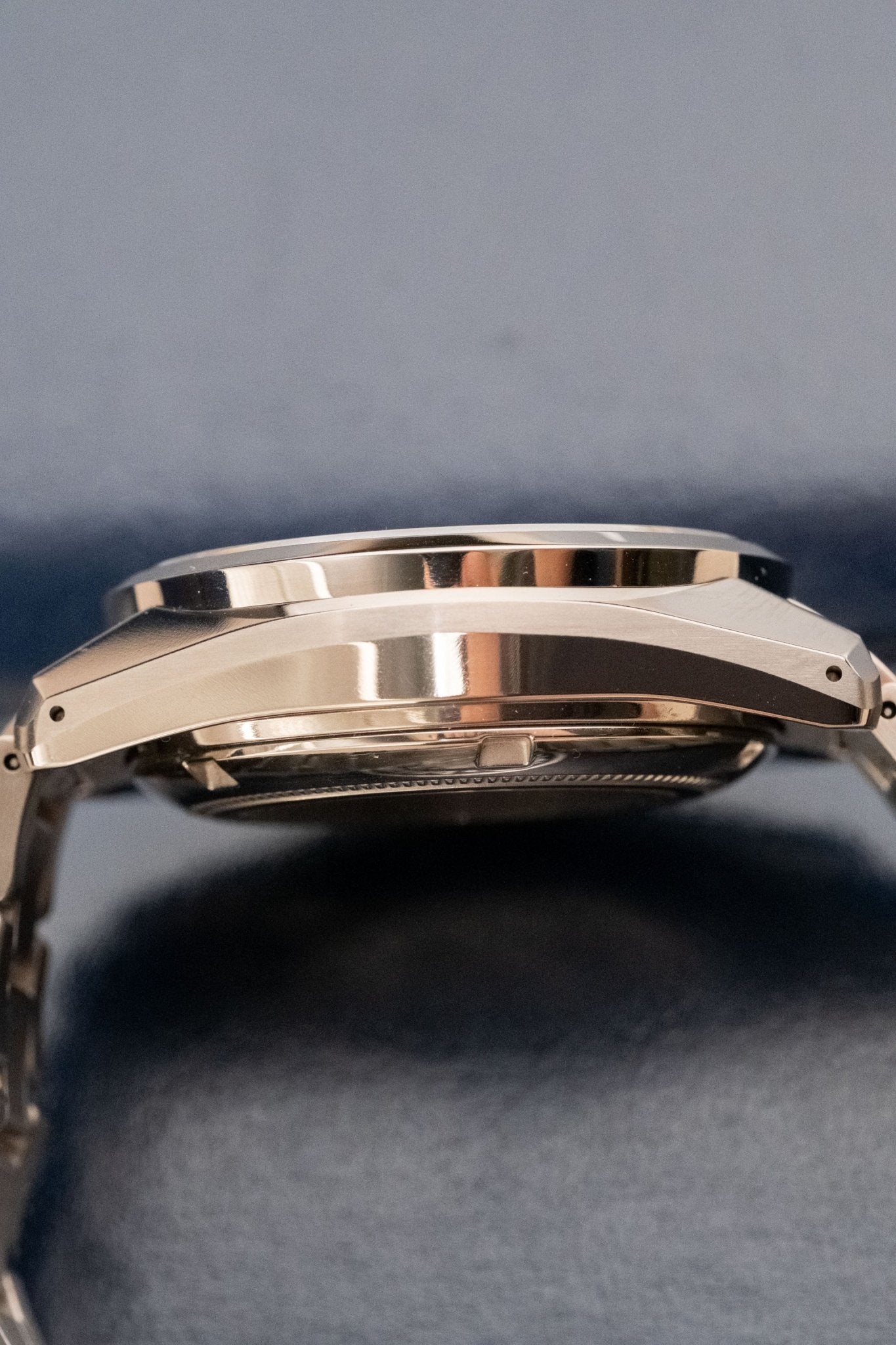 2019 Grand Seiko Heritage Collection Hi-Beat GMT “Black Teak” case profile side view