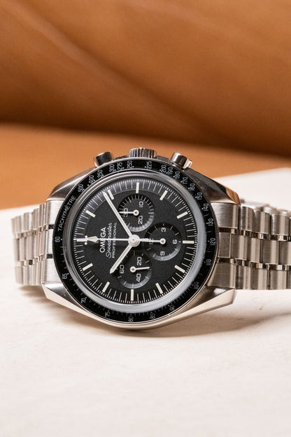 2021 Omega Speedmaster Professional Moonwatch Sapphire Sandwich 310.30.42.50.01.002 dial detail close-up