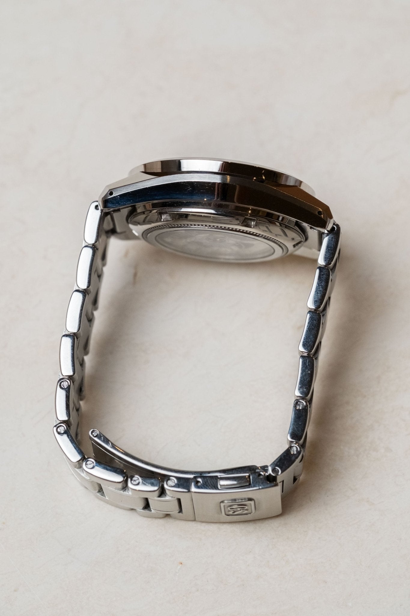2022 Grand Seiko Heritage Collection GMT Asia Limited Edition SBGJ253 case profile side view