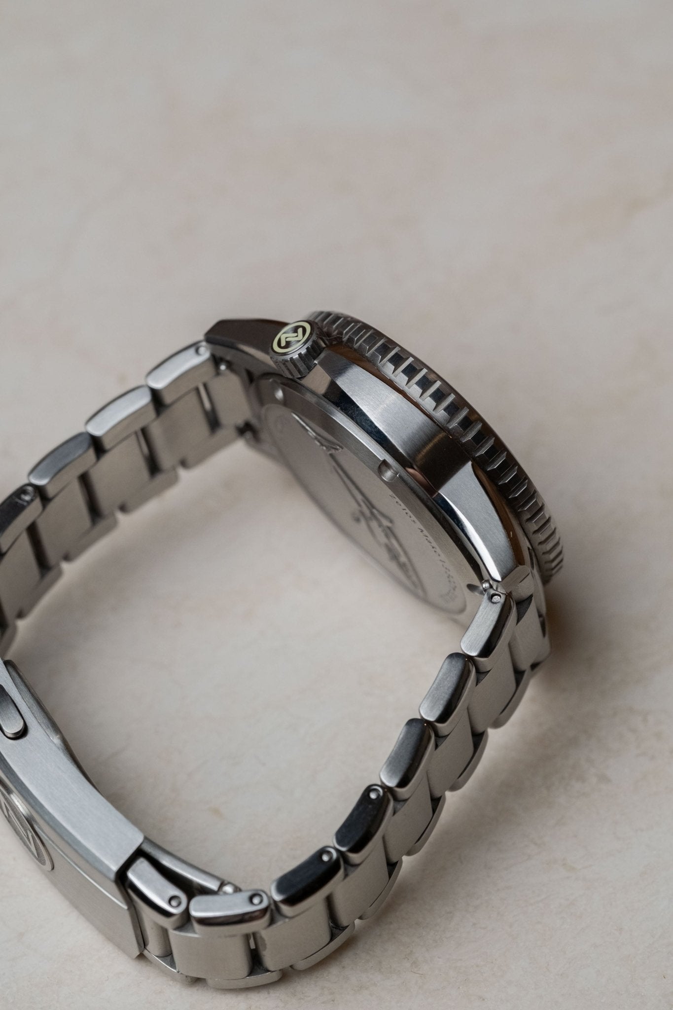 2025 Zelos Mako 300M Falcon Eye case profile side view