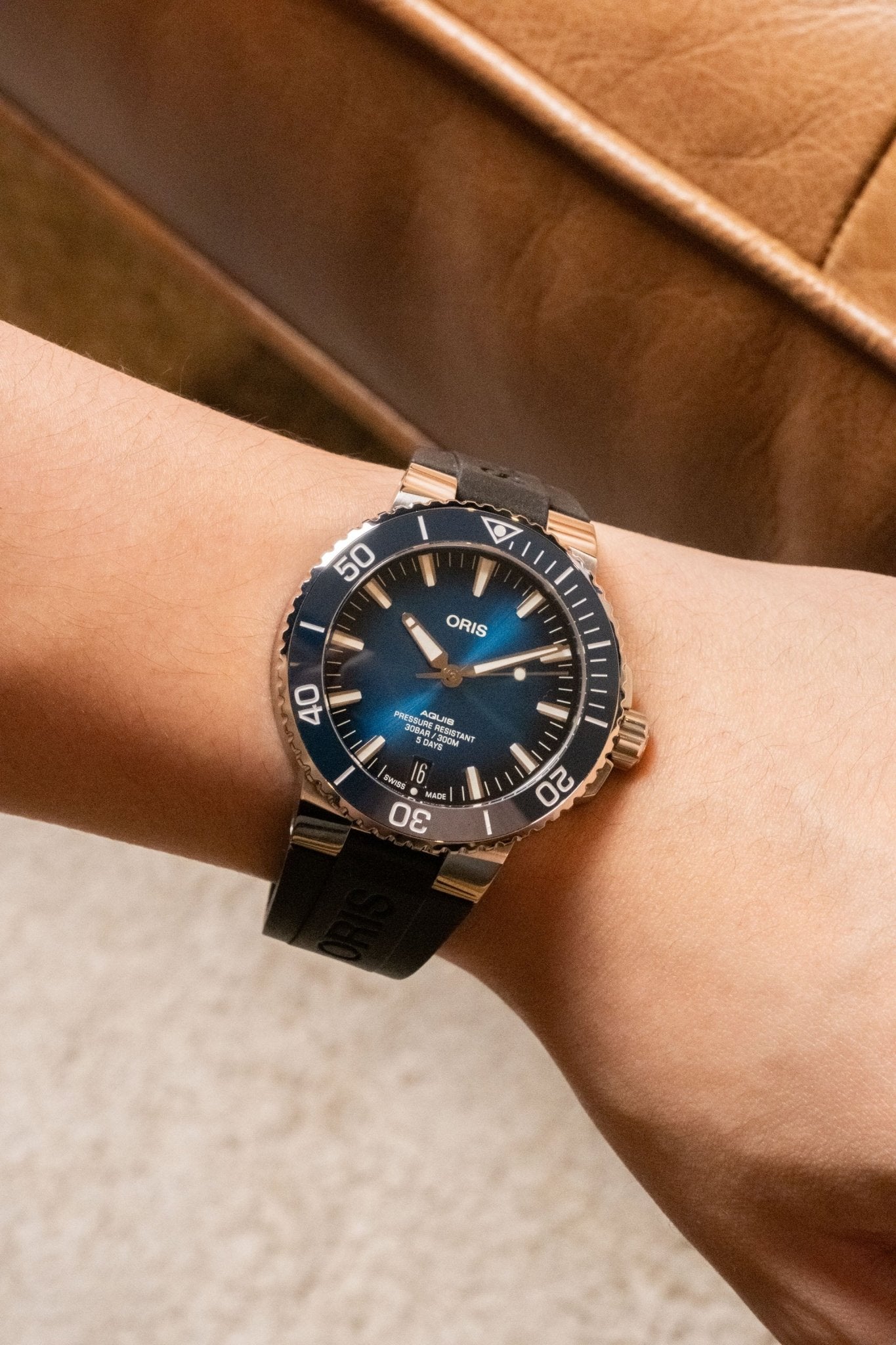 2026 Oris Aquis Date Calibre 400 Blue Details