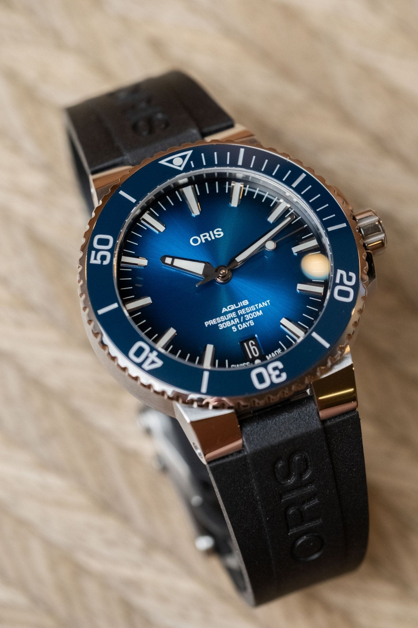 2026 Oris Aquis Date Calibre 400 Blue dial detail close-up