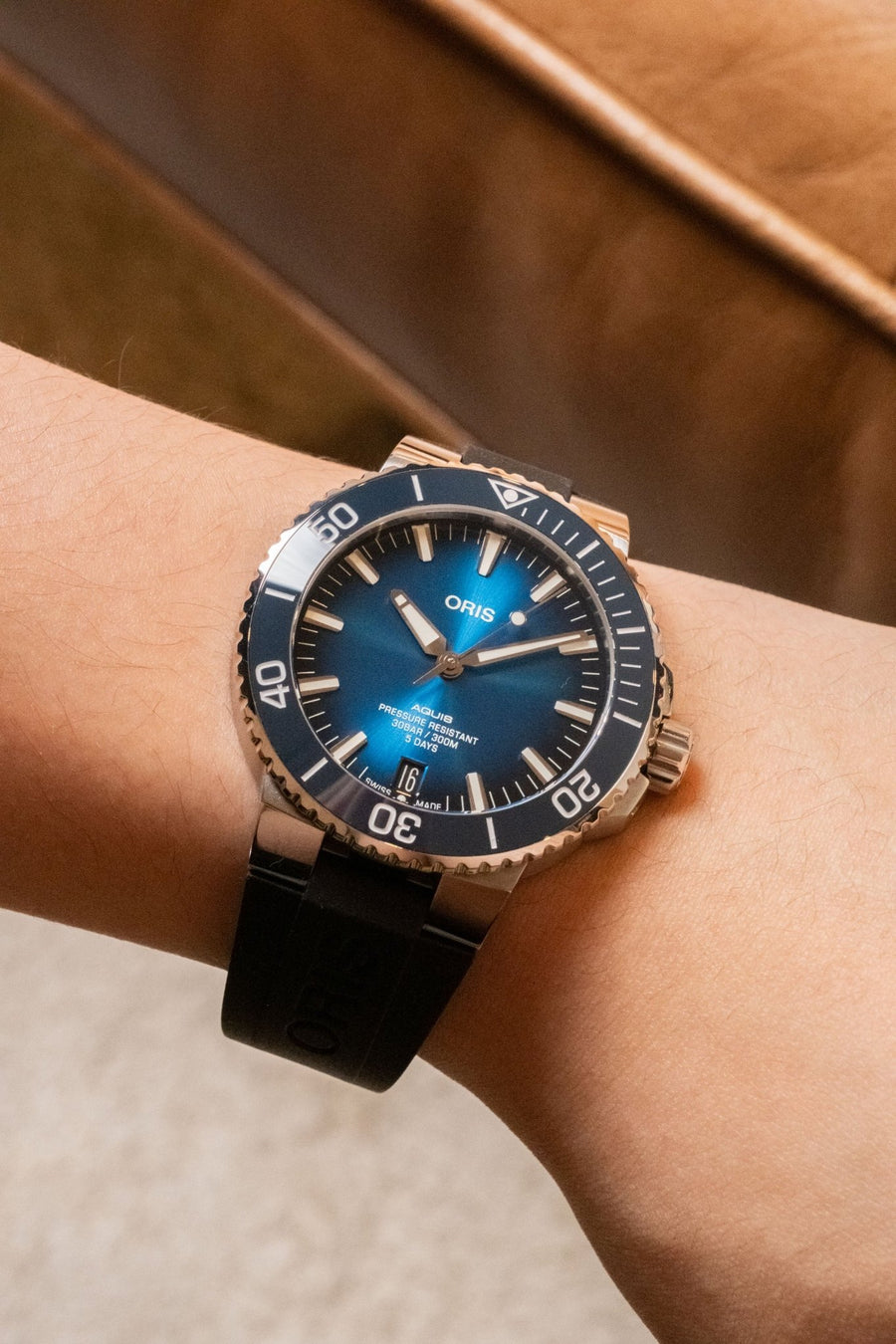 2026 Oris Aquis Date Calibre 400 Blue Details