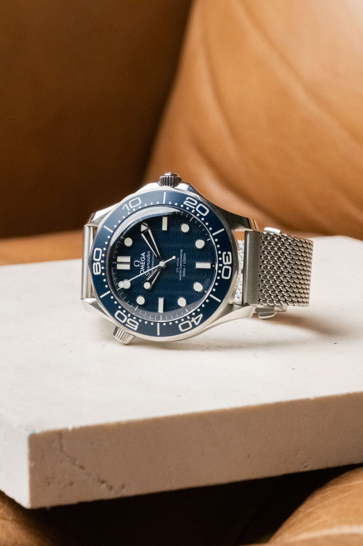 2026 Omega Seamaster Diver 300M James Bond 60th anniversary 210.30.42.20.03.002 — photo 9