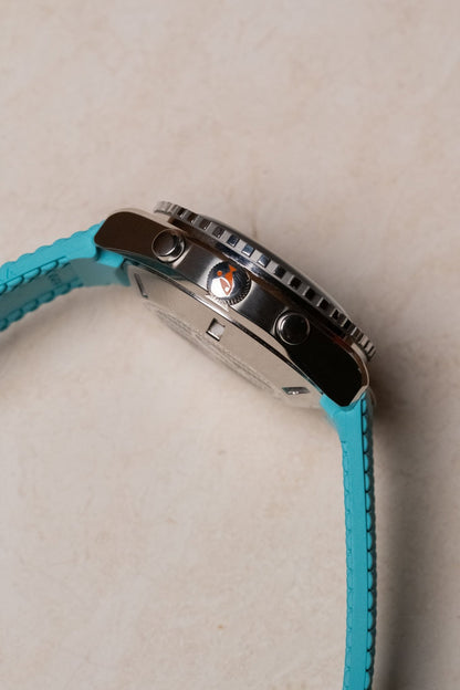 DOXA Sub 200 C-Graph Aquamarine/ Tiffany Blue Mint 45mm Full Set 798.010.241.25 case profile side view